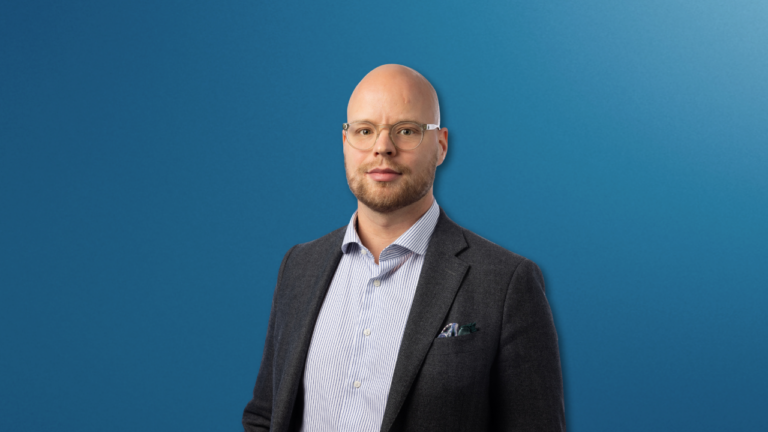 Lassi Hynynen Helsingin Kokoomuksen vt. toiminnanjohtajaksi